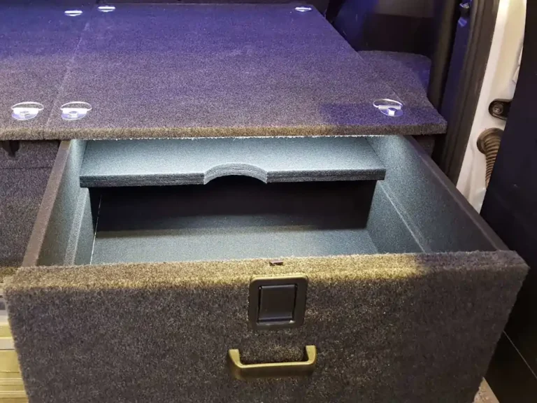 Cajonera 4x4 de madera en vehículo