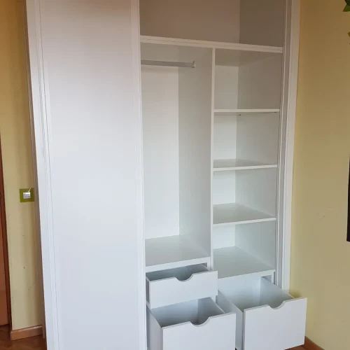 Armarios de madera a medida con diseño moderno, ElaboMón.