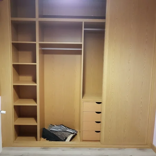 Soluciones de almacenamiento con armarios de madera a medida ElaboMón.