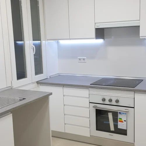 Cocina de madera blanca | ElaboMón