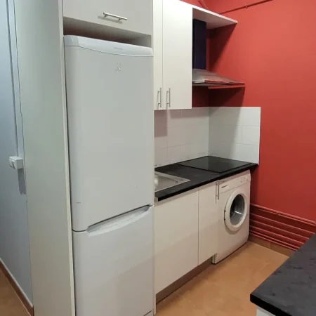 Cocina de madera en tonos blanco y negro | ElaboMón