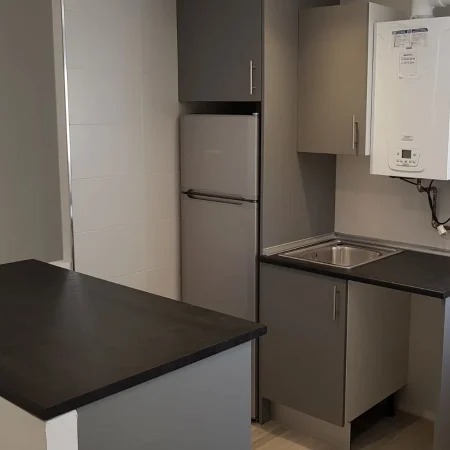 Cocina de madera en tonos grisáceos | ElaboMón