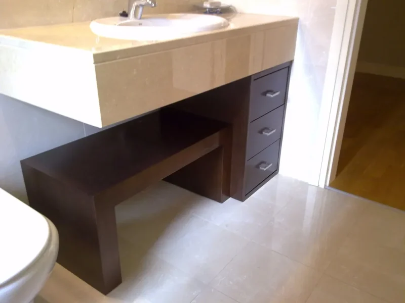 Armario de baño de madera con almacenaje