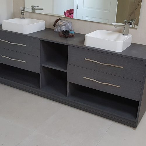 Muebles de baño en madera a medida